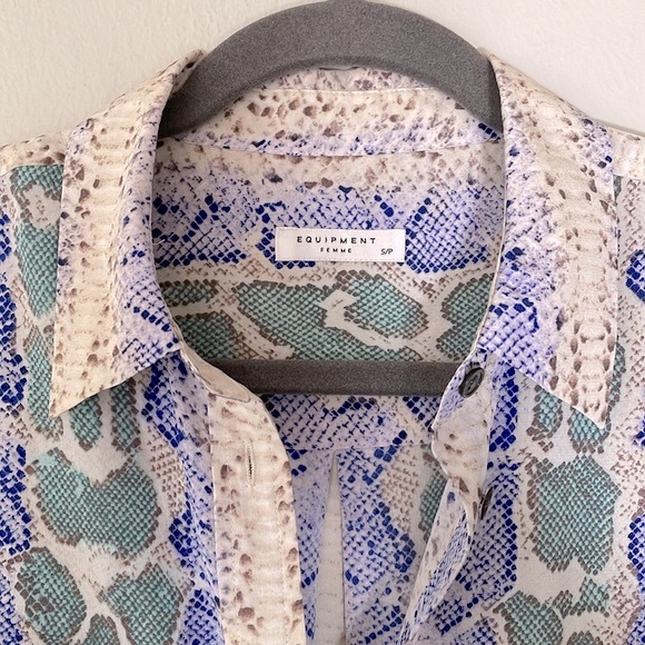 EQUIPMENT Silk Signature Ampara Pastel Snake Print Button Front Shirt - Picture 2 of 12